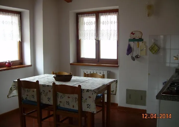By Interhome Apartamento Brenzone sul Garda